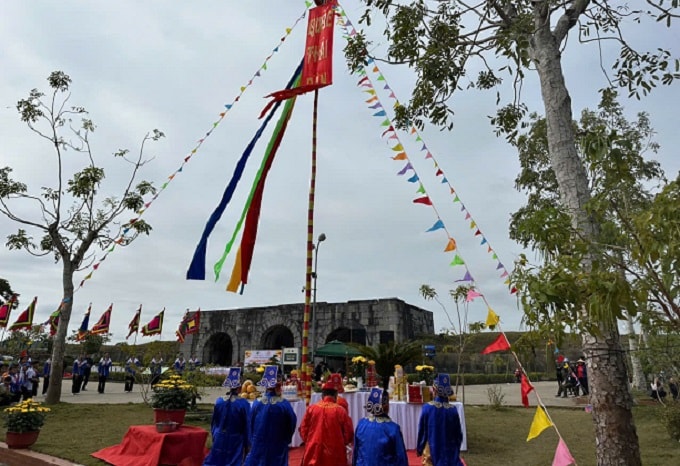 Đánh thức “hồn Tết Việt” dưới chân thành đá hàng trăm năm tuổi